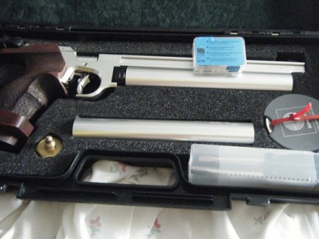 Se vende, por no usar, pistola Steyr LP10, comprada en 2015 a Pablo de Ibergrips. LLeva dos botellas con 00