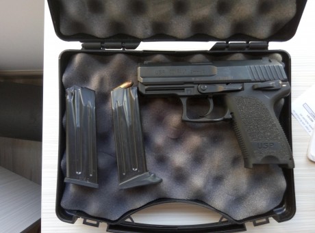 Pistola HK USP Compact, con maleta original, dos cargadores, y kit de limpieza. Regalo funda. 
Prácticamente 02