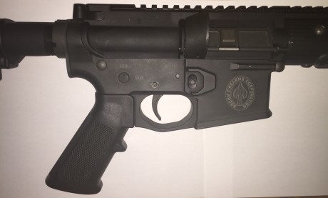 Se vende este espectacular rifle AR15, fabricado por SOCOM, en calibre 9mm PB, y con cañón de 12".
El 02