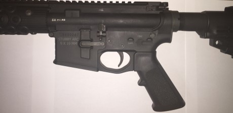 Se vende este espectacular rifle AR15, fabricado por SOCOM, en calibre 9mm PB, y con cañón de 12".
El 10