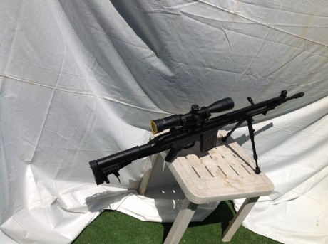 Rifle semiautomatico modelo de cañon corto, impoluto de pavon y partes mecanicas, madera en buen estado. 81