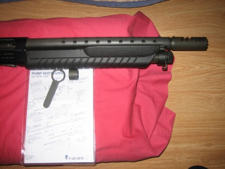 Hola. Vendo esta escopeta de corredera tiene 35cm. de cañón, calibre 12 magnum,. Probada a 1400Kg.con 01