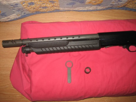 Hola. Vendo esta escopeta de corredera tiene 35cm. de cañón, calibre 12 magnum,. Probada a 1400Kg.con 12