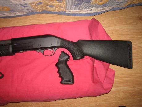 Hola. Vendo esta escopeta de corredera tiene 35cm. de cañón, calibre 12 magnum,. Probada a 1400Kg.con 11