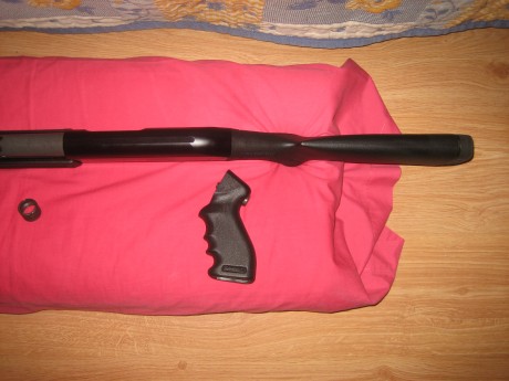 Hola. Vendo esta escopeta de corredera tiene 35cm. de cañón, calibre 12 magnum,. Probada a 1400Kg.con 21