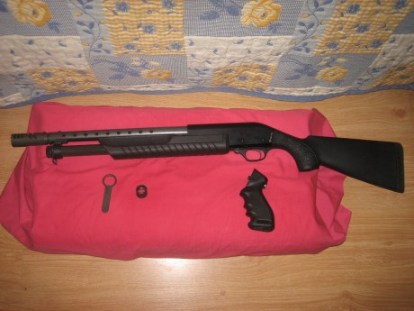 Hola. Vendo esta escopeta de corredera tiene 35cm. de cañón, calibre 12 magnum,. Probada a 1400Kg.con 32