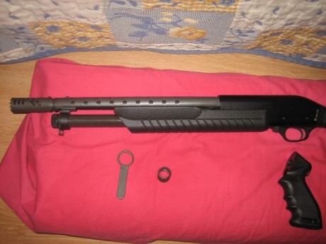 Hola. Vendo esta escopeta de corredera tiene 35cm. de cañón, calibre 12 magnum,. Probada a 1400Kg.con 30