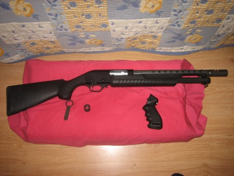 Hola. Vendo esta escopeta de corredera tiene 35cm. de cañón, calibre 12 magnum,. Probada a 1400Kg.con 42