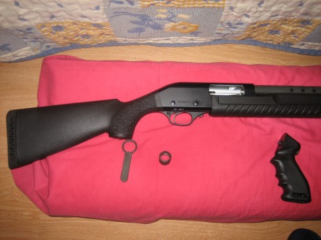 Hola. Vendo esta escopeta de corredera tiene 35cm. de cañón, calibre 12 magnum,. Probada a 1400Kg.con 41