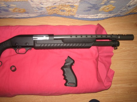 Hola. Vendo esta escopeta de corredera tiene 35cm. de cañón, calibre 12 magnum,. Probada a 1400Kg.con 40