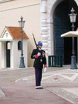 Estoy armando un bergantin-goleta para la guerra al corso y no se que artilleria poner a bordo.

Mide 120