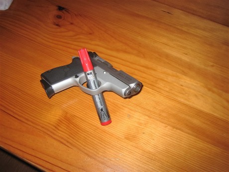 Hola. Vendo Pistola de 9mmP  de 7+1. Dos cargadores y maletín original. cachas de caucho. Pocos disparos. 10