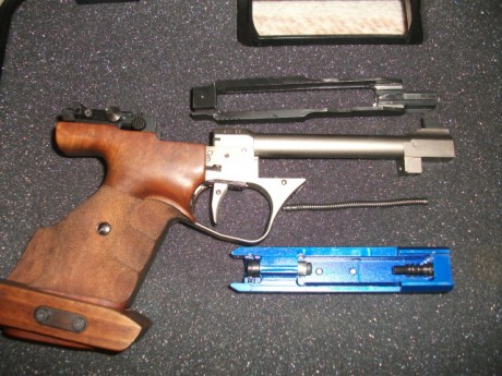 Buenas tardes:

Vendo mi Feinwerkbau AW 93 Light, que decir sobre esta pistola, pues la verdad que poco 02