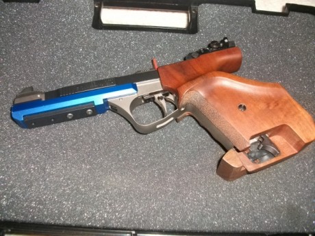 Buenas tardes:

Vendo mi Feinwerkbau AW 93 Light, que decir sobre esta pistola, pues la verdad que poco 01
