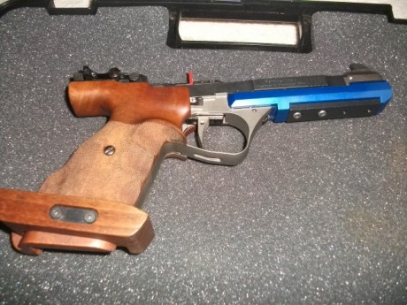 Buenas tardes:

Vendo mi Feinwerkbau AW 93 Light, que decir sobre esta pistola, pues la verdad que poco 00