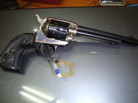Vendo REVOLVER PEACEMARKER calibre 22, documentado en libro de coleccionista, se puede conservar en libro 00