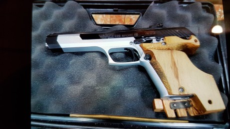 Cz 122 sport guiada con licencia F arma de 6" con 2 cargadores cacha original y cacha anatómicas 00