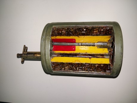 Hola vendo mina de salto, de fabricacion española. Seccionada para enseñanza. Precio 30€ mas envio. 02