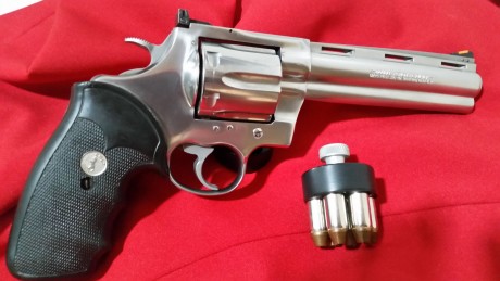 Vendo 
Colt Anaconda 44 Magnum de 6 pulgadas en acero inox 
Unico dueño con su estuche original por 600 00