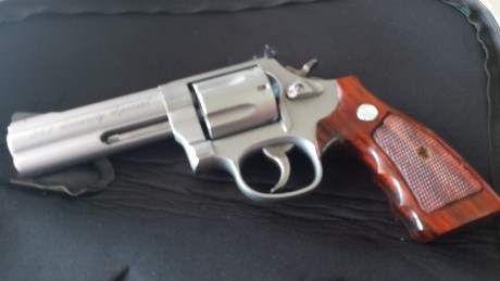 En perfecto estado calibre 357 de 4 pulgadas esta en gerona y se puede ver y probar 
Preció 800€ es una 00