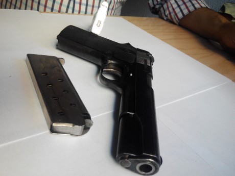 Hola.

Un amigo me pide que le anuncie esta pistola.Se trata de la Star 1921,arma de dotación en la Guardia 01