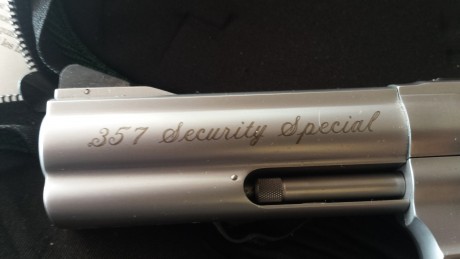 En perfecto estado calibre 357 de 4 pulgadas esta en gerona y se puede ver y probar 
Preció 800€ es una 10