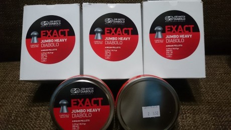 Vendo 17 latas precintadas, todas del mismo lote, de JSB Jumbo Heavy 5,5.
Precio del lote: 170€. 
Portes 01