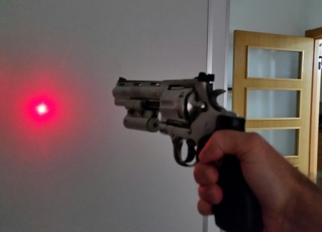 se vende EXPECTACULAR y potentisimo laser device para revolver tipo COLT ANACONDA 44 MG  PYYTON 357 MG 01