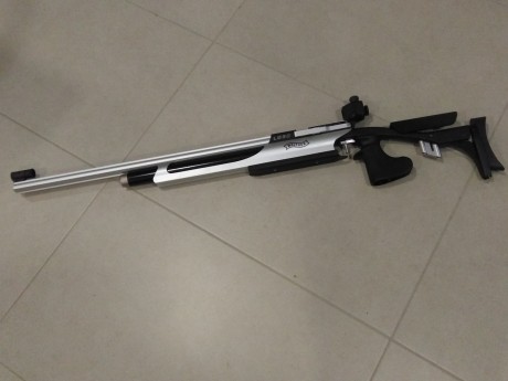 Vendo carabina de aire marca Walther, con maleta incluida . Casi nueva por  750 euros 01
