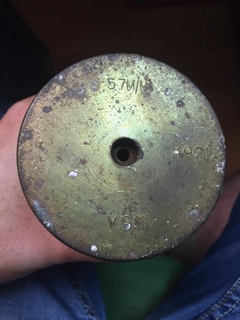 Buenas, quisiera me ayudarais a ubicar este proyectil, es un 57 mm pero no encuentro nada sobre él, yo 10
