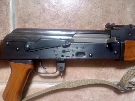 vendo este ak47 de co2 calibre 4,5 metalico hecho a partir de piezas originales, incluye la correa y kit 02