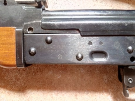 vendo este ak47 de co2 calibre 4,5 metalico hecho a partir de piezas originales, incluye la correa y kit 12