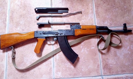 vendo este ak47 de co2 calibre 4,5 metalico hecho a partir de piezas originales, incluye la correa y kit 30