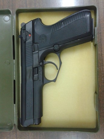 Hola Vendo pistola Llama M-82, doble y simple acción. 15 cartuchos.
Oficial hasta hace poco en el ejercito 01