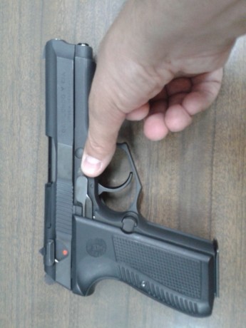 Hola Vendo pistola Llama M-82, doble y simple acción. 15 cartuchos.
Oficial hasta hace poco en el ejercito 00