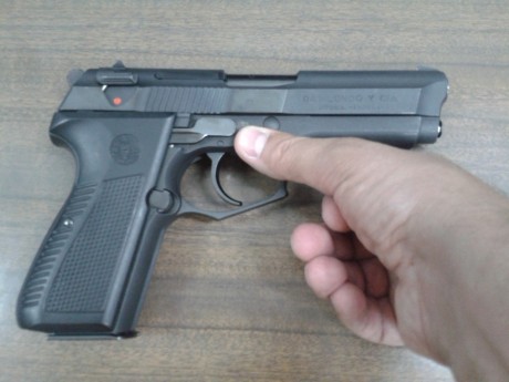 Hola Vendo pistola Llama M-82, doble y simple acción. 15 cartuchos.
Oficial hasta hace poco en el ejercito 00