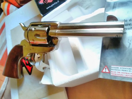 Vendo revólver pietta 1873 ..calibre 45LC .. Acabado nikel ... Nuevo Sin Estrenar ... Comprado por capricho 90