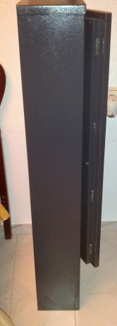 Caja fuerte SPS-I para cuatro armas largas. Capacidad 52 litros. Medidas exteriores: Alto 1300 mm. Ancho 01