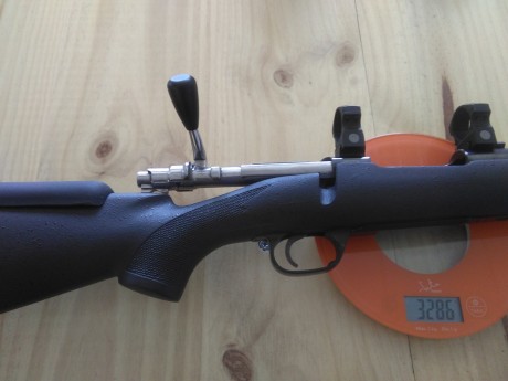 vendo rifle Vöere modelo stlf3 en calibre 8x68 con cañón de 66 cm.
culata Bell & Carlson con pilares 02