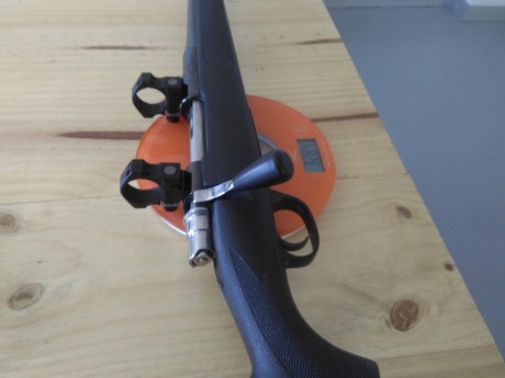 vendo rifle Vöere modelo stlf3 en calibre 8x68 con cañón de 66 cm.
culata Bell & Carlson con pilares 00