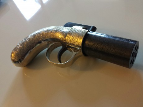 Se vende Astra pepperbox del 22 avancarga. El revolver esta perfecto a nivel estetico pero el fleje que 01