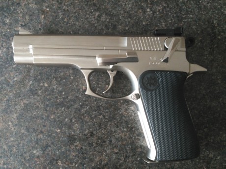 Vendo pistola STAR 30 M, 9x19  mm parabellum, comprada el 2009 a Iparguns.
color niquelado, mira micrométrica 01
