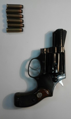 Un amigo vende revolver 38 sp. marca llama de seis tiros , en acero. Está impecable. Su tfno de contacto:655273976.Esta 01