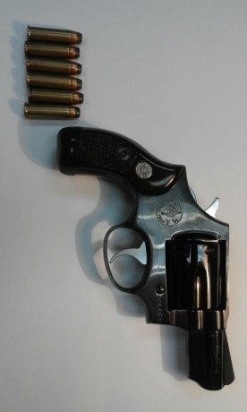 Un amigo vende revolver 38 sp. marca llama de seis tiros , en acero. Está impecable. Su tfno de contacto:655273976.Esta 00