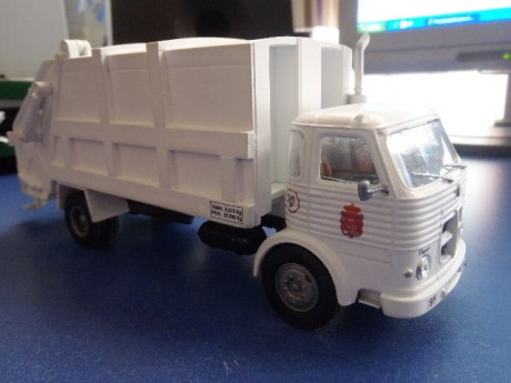 Compro coches-camiones-autocares-autobuses en miniatura, preferiblemente escala 1/43.
seguro que los teneis 111