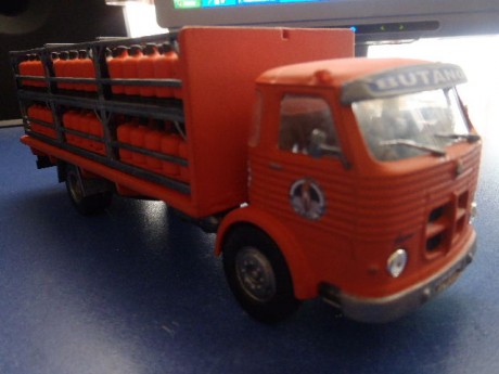 Compro coches-camiones-autocares-autobuses en miniatura, preferiblemente escala 1/43.
seguro que los teneis 110