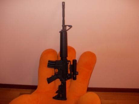 Hola, vendo sabre en cal 222, va con un visor leapers, el mítico de 4 x 20 mil dot (rojo/verde). Tiene 00