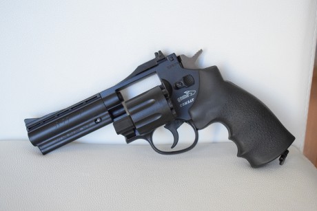 Hola a todos,

Vendo GAMO COMBAT R-77 4". El motivo de la venta es porque era de mi padre, que ha 01