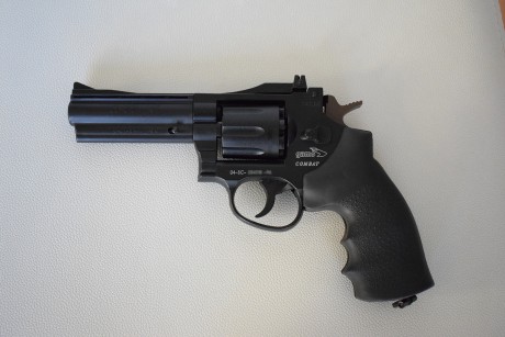 Hola a todos,

Vendo GAMO COMBAT R-77 4". El motivo de la venta es porque era de mi padre, que ha 00