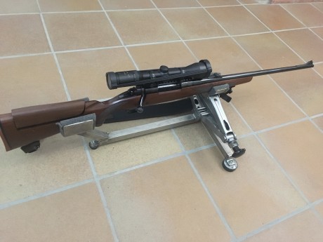 WINCHESTER 70 PRE 64 Cal.338wm

Winchester 70 Classic sporter, cerrojo pre64 cal. 338 WM customizado por 62